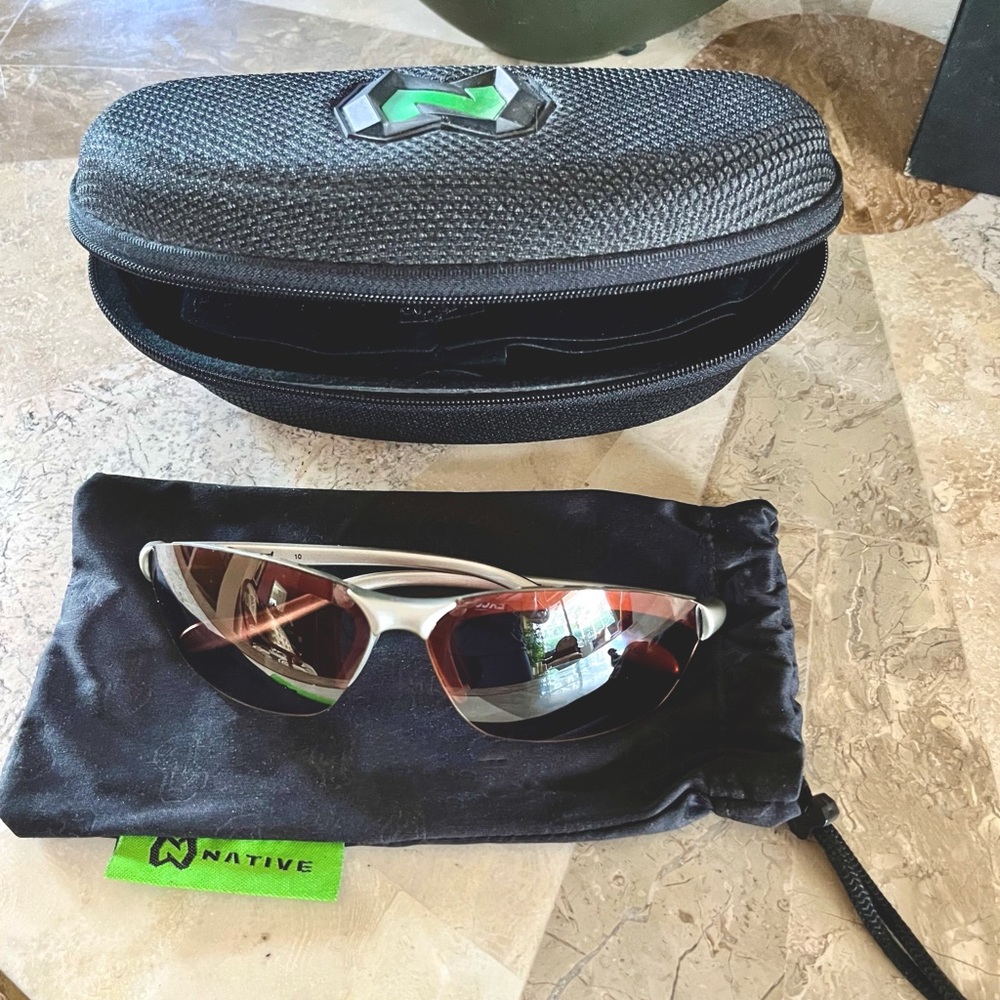 Native Eyewear polarized sunglasses. Silver. Case + extra lenses. Never Worn!